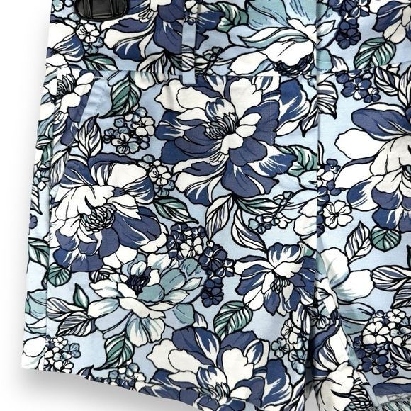 4 for $20 SALE! Ann Taylor Factory Signature Fit Shorts, Blue Floral, Size 2P - Picture 2 of 9